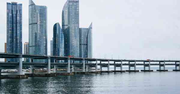 介绍智能清洁机器人