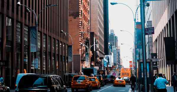 中国智能化餐厅机器人送餐