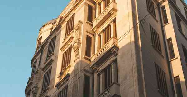 人工智能机器人和人谈恋爱