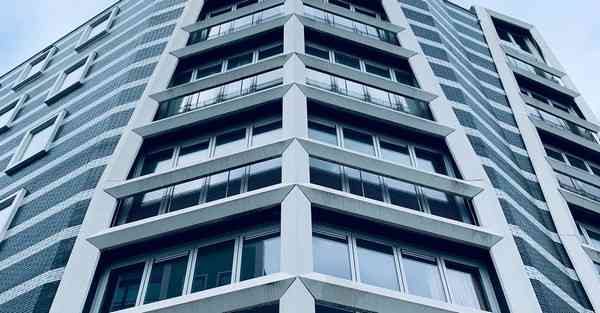 人工智能机器人和人谈恋爱