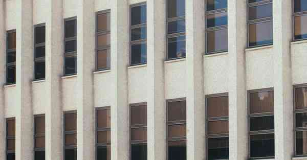 人工智能机器人和人谈恋爱